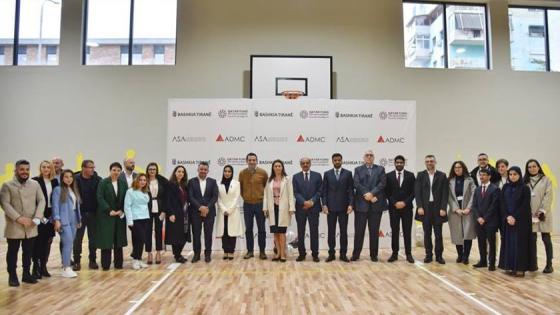 صورة جماعية خلال افتتاح المدارس