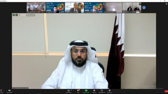 د. مسعود جارالله المري خلال مشاركته بالمؤتمر عبر تقنية الاتصال المرئي