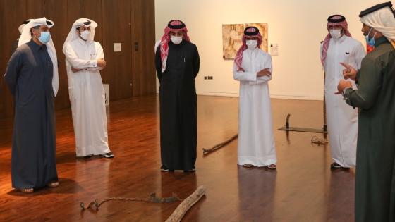 سعادة وزير العمل خلال زيارة المعرض