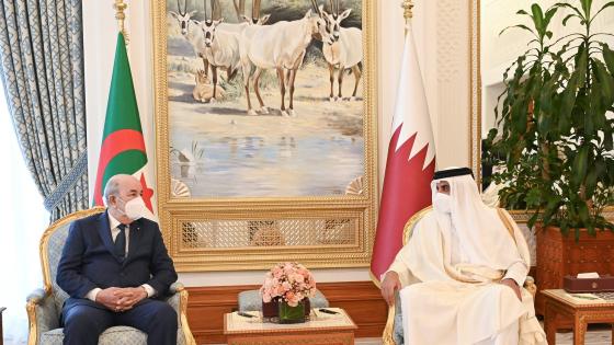 جانب من لقاء سمو الأمير مع الرئيس الجزائري