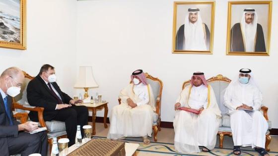 جانب من تسليم نسخة أوراق اعتماد سعادة السيد ياروسلاف كاماس