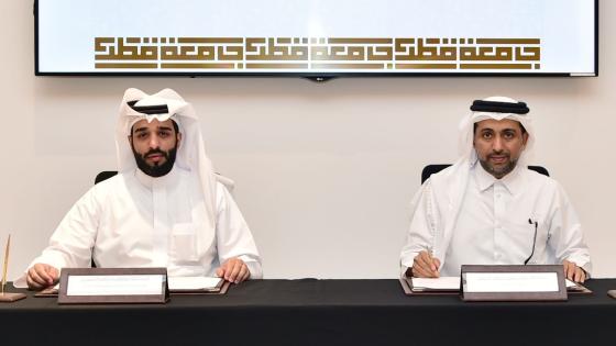 جانب من التوقيع