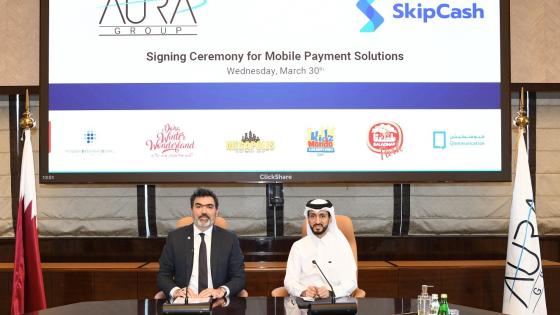 جانب من التوقيع