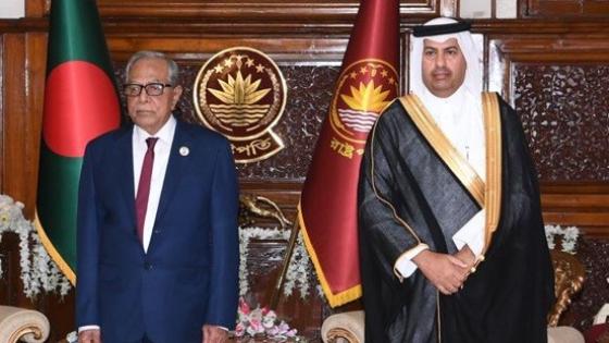 رئيس بنغلاديش خلال استقباله السفير القطري