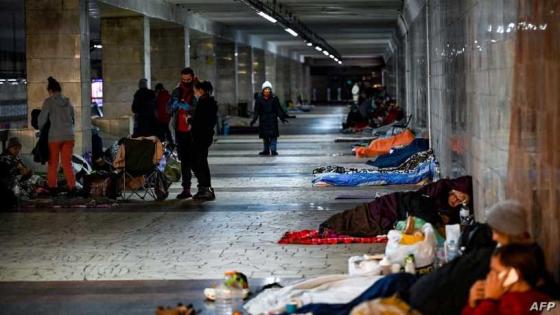 آلاف الأوكرانيون إلى محطات مترو الأنفاق