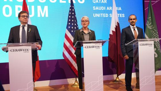 خلال توقيع وثيقة الشروط