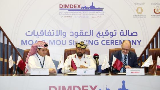 جانب من توقيع العقود