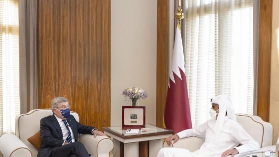 جانب من لقاء سمو الأمير برئيس اللجنة الأولمبية الدولية