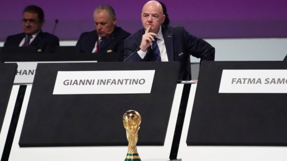 رئيس الاتحاد الدولي لكرة القدم جياني إنفانتينو