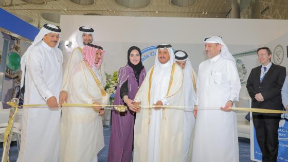 رئيس غرفة قطر مفتتحا المختبر