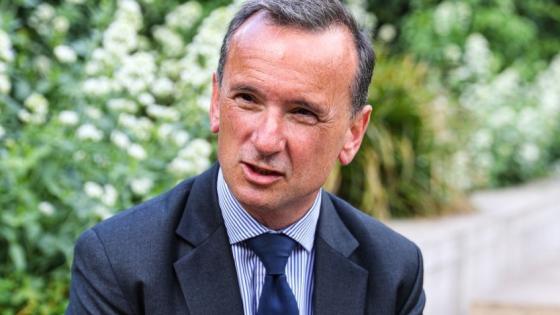 رئيس جمعية الصداقة القطرية البريطانية ألون كيرنز