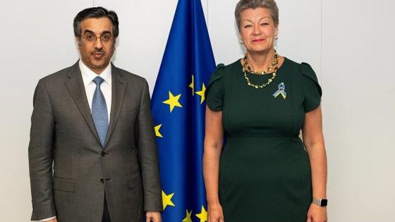 الدكتور علي بن صميخ المري والسيدة إيلفا يوهانسون