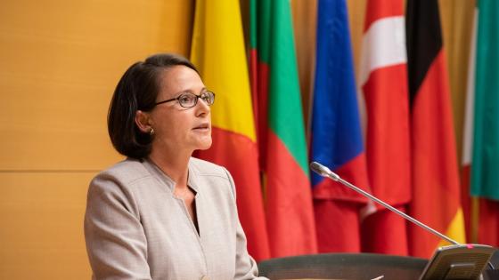 يوريكو باكس وزيرة المالية