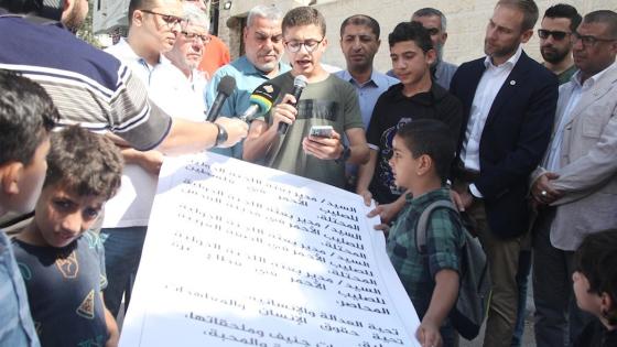 الأطفال يقدمون أطول رسالة للصليب الأحمر