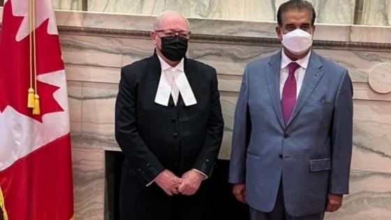 صورة على هامش الاجتماع