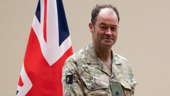 قائد الجيش البريطاني الجنرال باتريك ساندرز