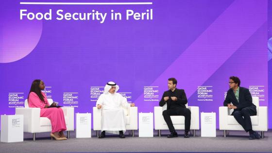 خلال جلسة حوارية بالمنتدى الاقتصادي