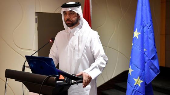 سعادة السيد سلطان بن حسن الجمَّالي خلال إلقاء كلمته