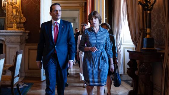 على هامش الاجتماع