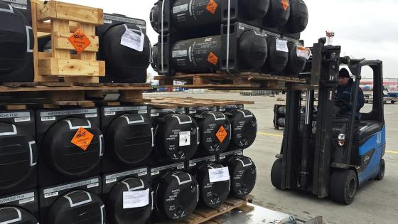 إحدى شحنات الأسلحة الأمريكية إلى أوكرانيا