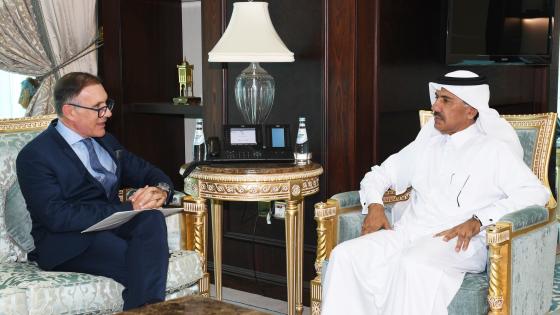 سعادة الدكتور أحمد بن حسن الحمادي خلال تسلم الرسالة