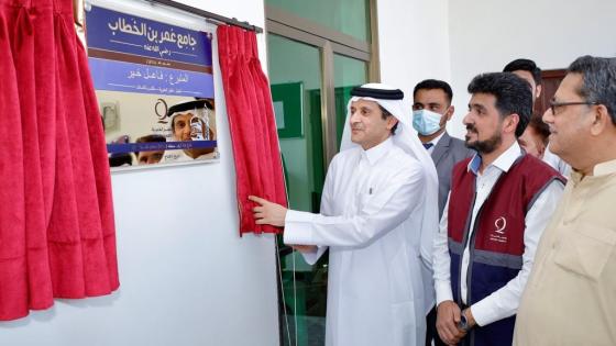 سعادة الشيخ سعود بن عبد الرحمن آل ثاني خلال افتتاحه المسجد الجديد