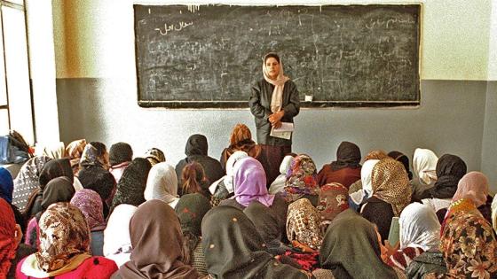 فصل دراسي في أفغانستان أحد الدول المصنفة على أنها من أقل البلدان نموًا