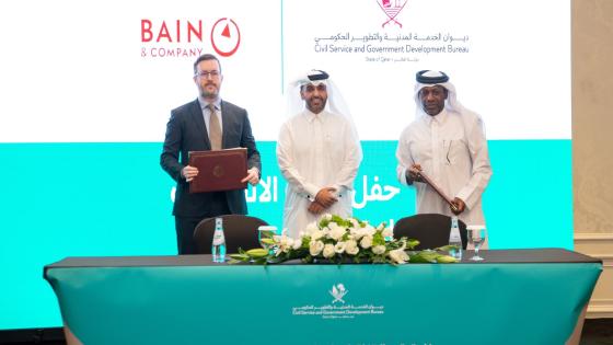 جانب من توقيع الاتفاقيات