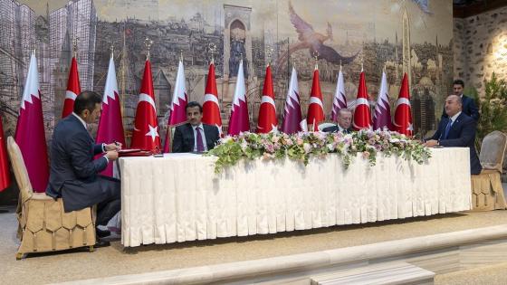 جانب من توقيع الاتفاقيات