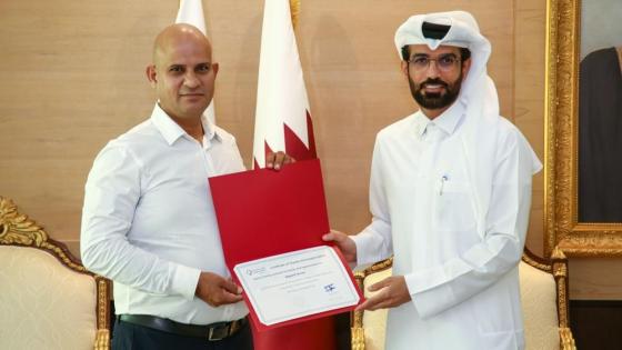 جانب من تسلم التبرعات