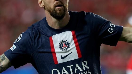 نجم باريس سان جيرمان الأرجنتيني ليونيل ميسي