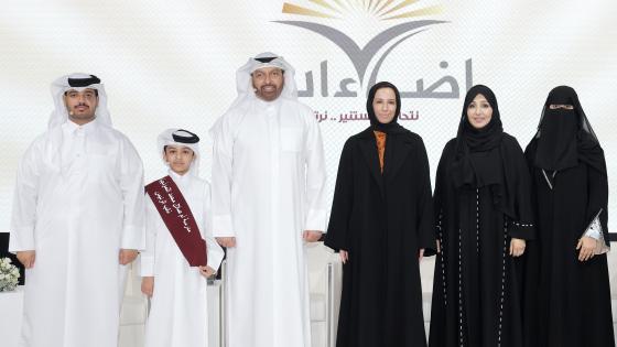 وزير التربية والتعليم والتعليم العالي في لقطة جماعية مع المكرمين