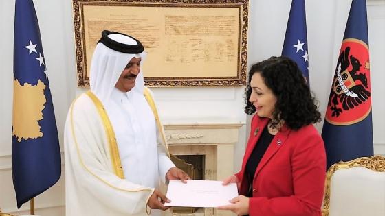 تسلم الرسالة سفير قطر لدى كوسوفو خلال استقبال رئيسة جمهورية كوسوفو له