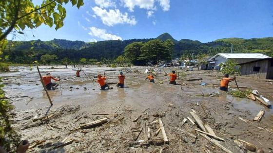 جانب من الأضرار التي تسبب فيها الإعصار