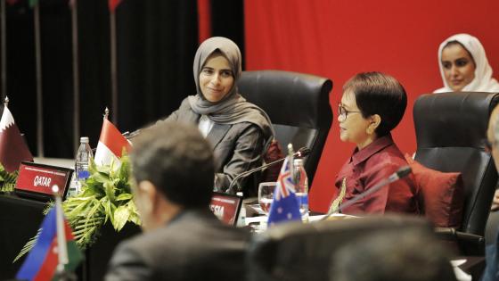 سعادة السيدة لولوة بنت راشد الخاطر، مساعد وزير الخارجية خلال مشاركتها في المؤتمر