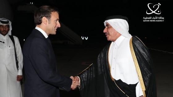 الرئيس الفرنسي فورة وصوله إلى مطار حمد الدولي