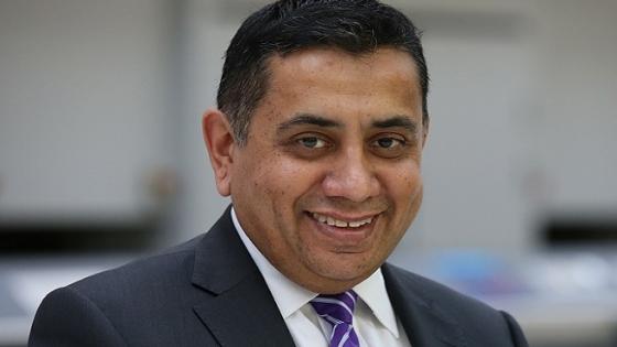 سعادة اللورد طارق أحمد