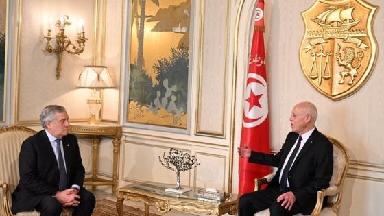 جانب من لقاء الرئيس التونسي بالوزيرين الإيطاليين