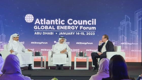 جانب من مشاركة سعادة المهندس سعد الكعبي في الجلسة الحوارية بالمنتدى