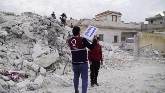 خلال توزيع المساعدات