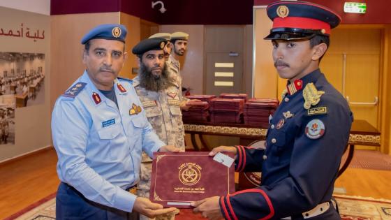 خلال توزيع الشهادات على الخريجين