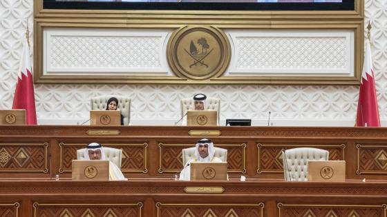 المنصة الرئيسية بالجلسة