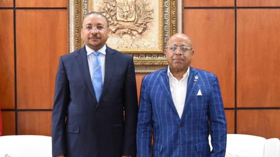 على هامش الاجتماع