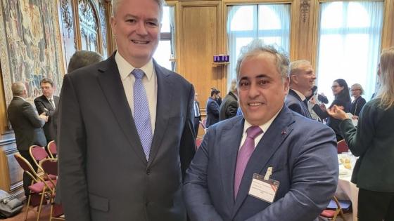 سعادة الشيخ علي بن جاسم آل ثاني سفير دولة قطر لدى فرنسا خلال مشاركته في المنتدى