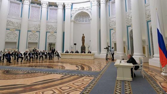 الرئيس بوتين في اجتماع سابق مع رجال أعمال روس - أرشيفية