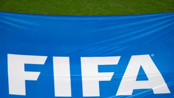 شعار الاتحاد الدولي لكرة القدم "فيفا"