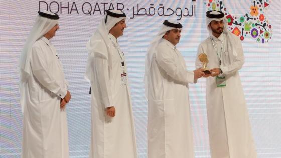 سعادة الدكتور عبد الله بن عبد العزيز بن تركي السبيعي وزير البلدية يكرم المشاركين