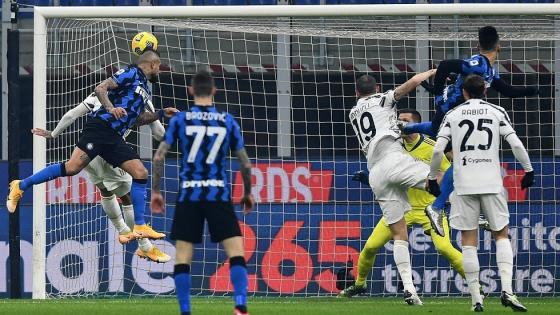 مباراة سابقة بين إنتر ميلان ويوفنتوس