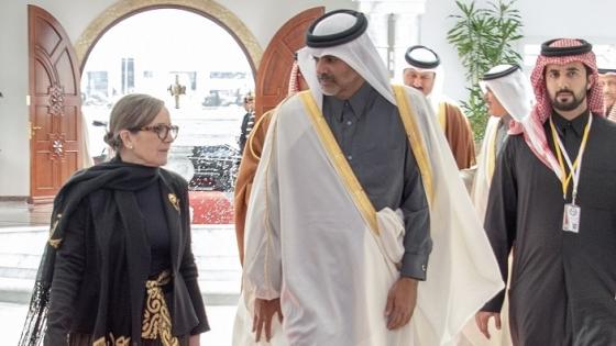 معالي رئيس الوزراء خلال مغادرته العاصمة تونس