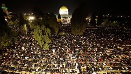 280 ألفا صلوا بالأقصى ليلة أمس